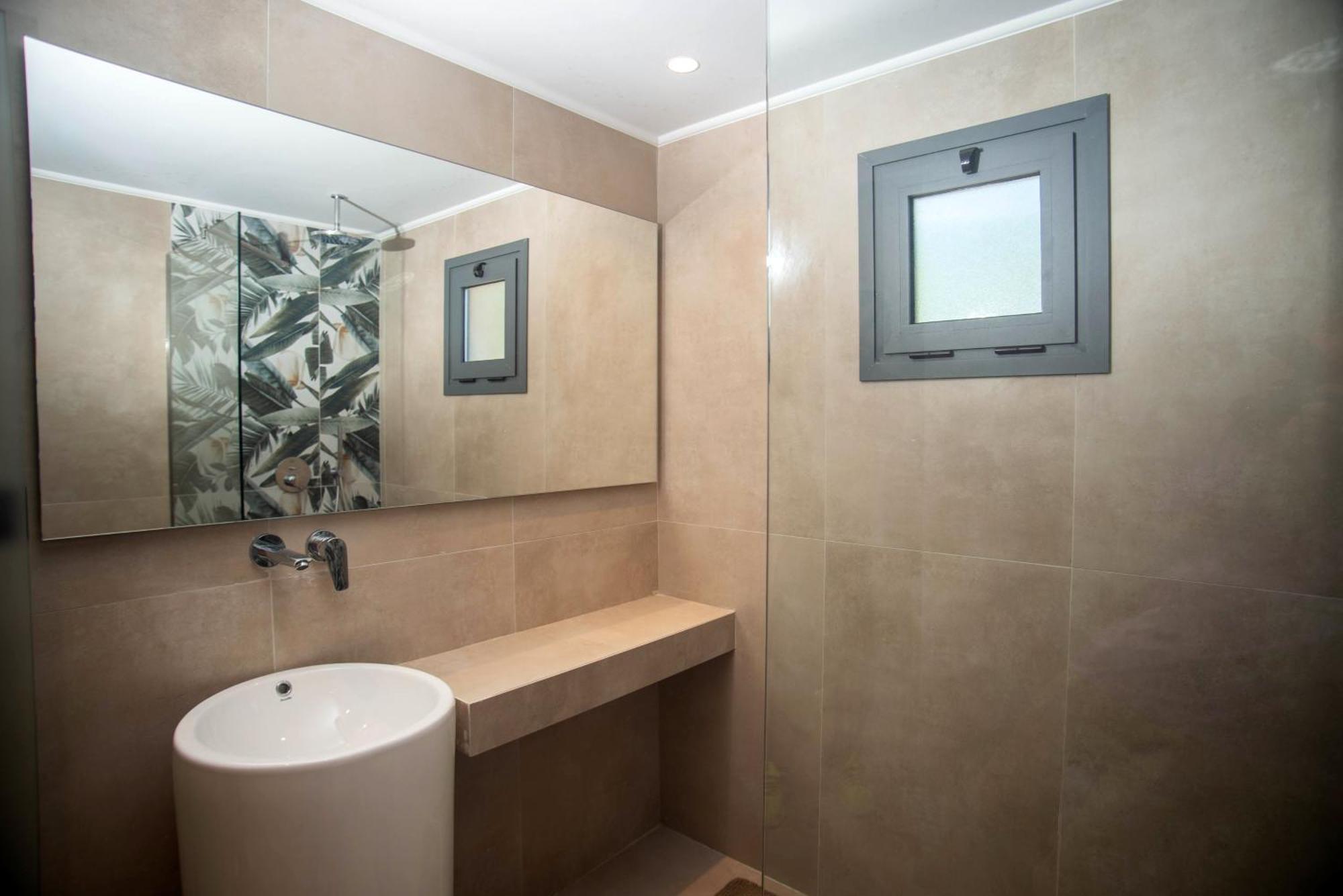 Marea Luxury Suites - Tramontana Koríthion Exterior foto